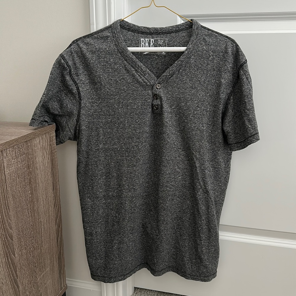 Gray Short Sleeve Tee Henley Size Medium BKE Vintage